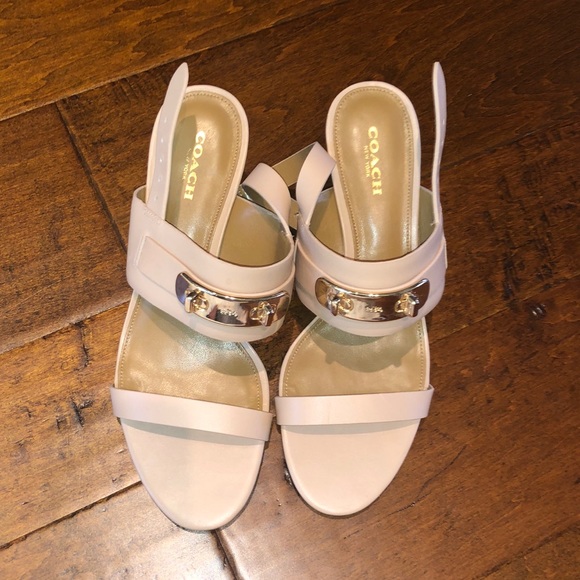 COACH HEELS - Picture 2 of 2